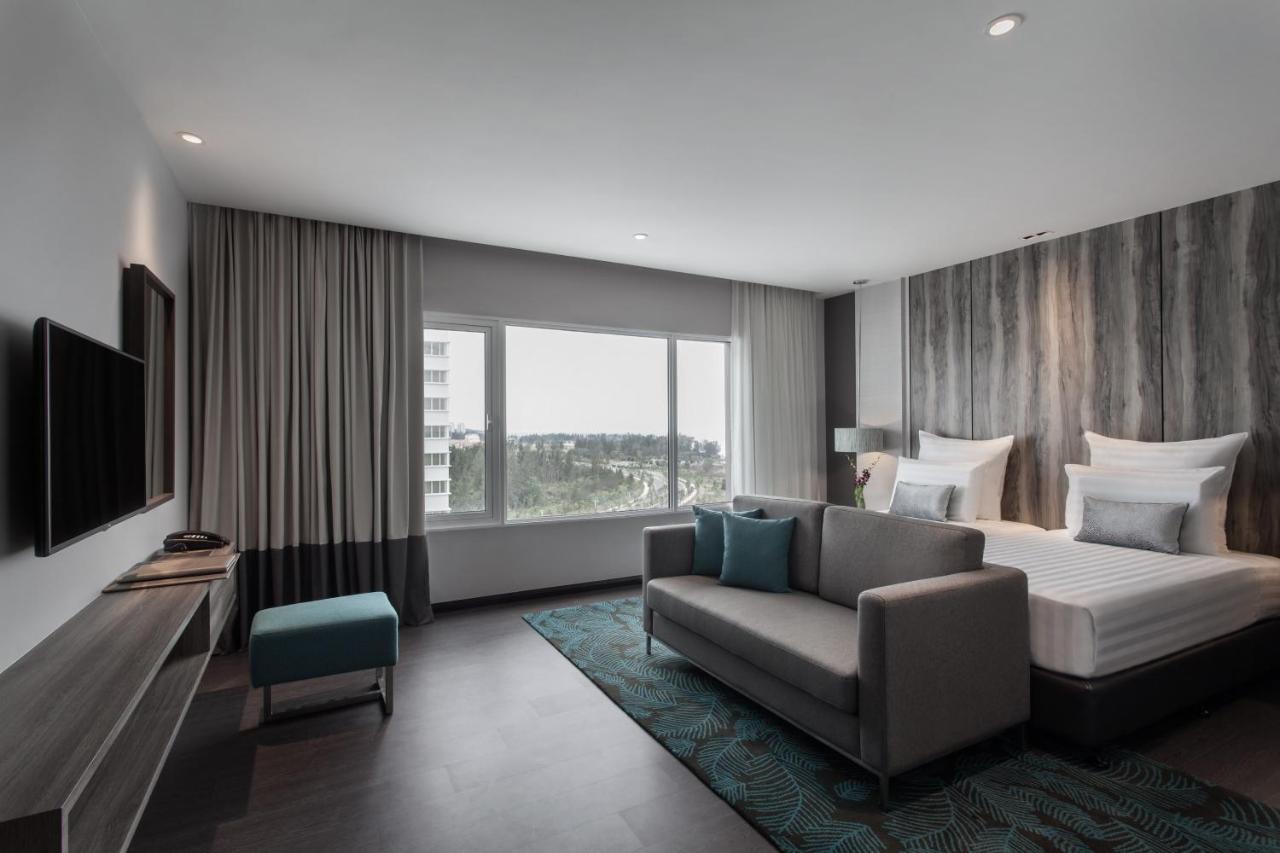 Pullman Miri Waterfront Hotel Exterior photo Deluxe Room