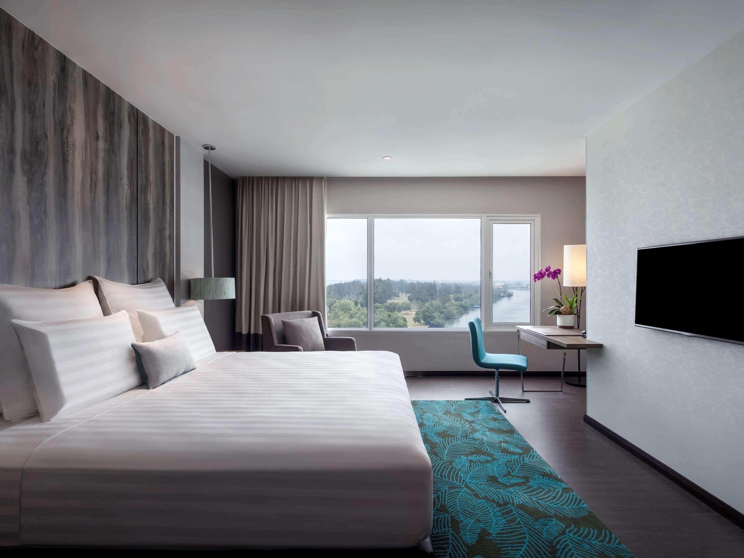 Pullman Miri Waterfront Hotel Exterior photo Deluxe Room