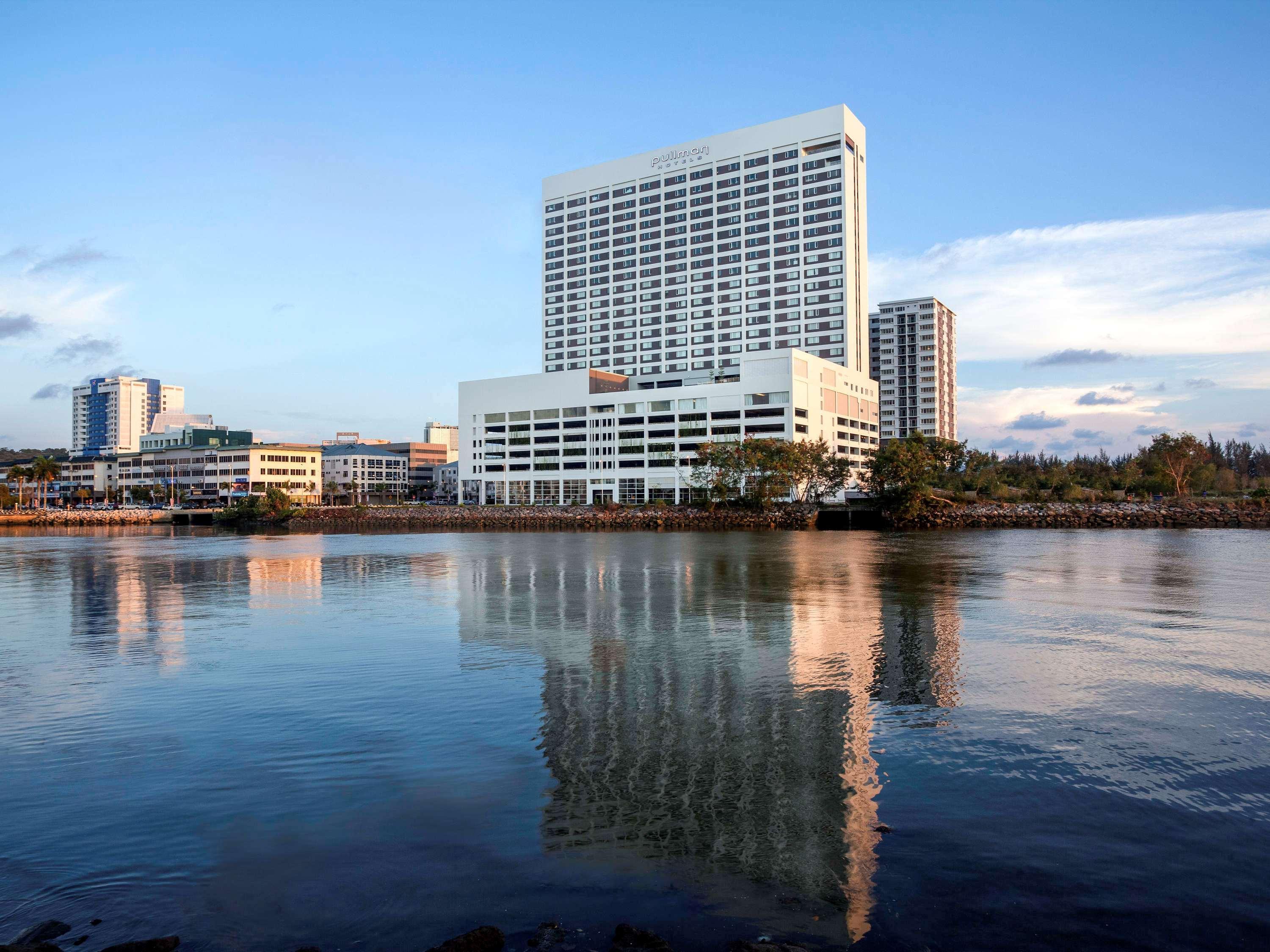 Pullman Miri Waterfront Hotel Exterior photo The Harbor Tower