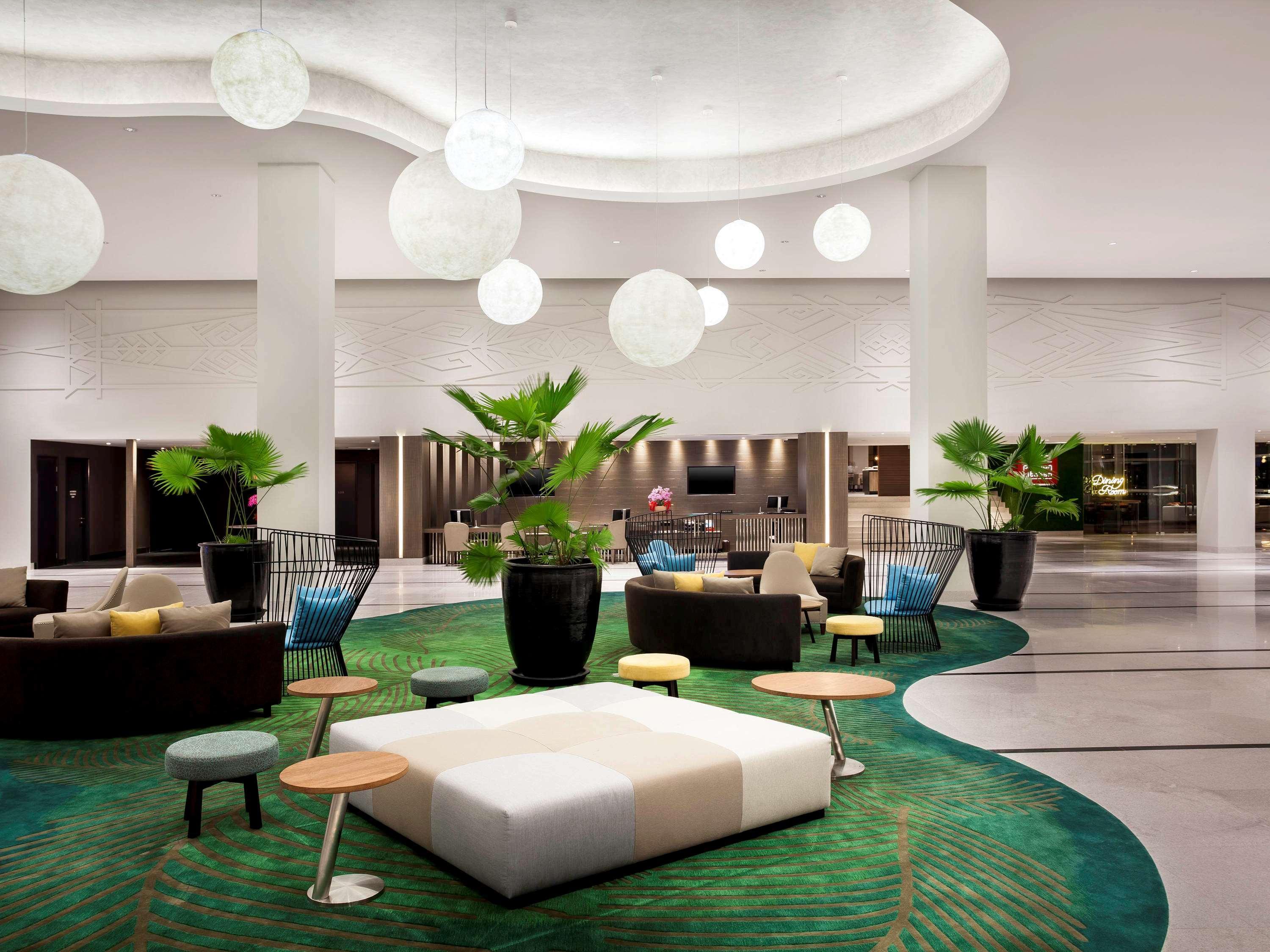 Pullman Miri Waterfront Hotel Exterior photo Lobby