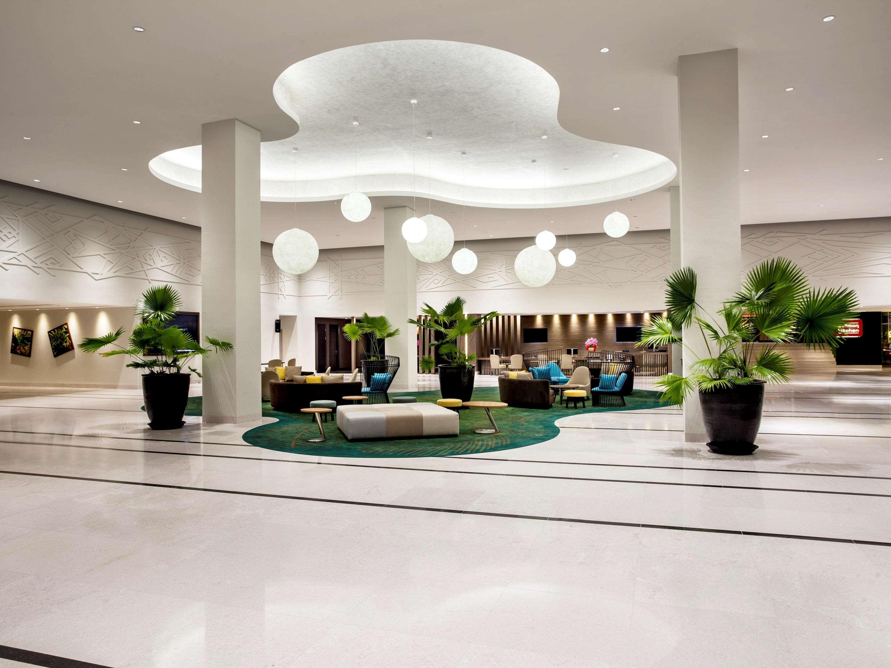 Pullman Miri Waterfront Hotel Exterior photo The lobby of the hotel