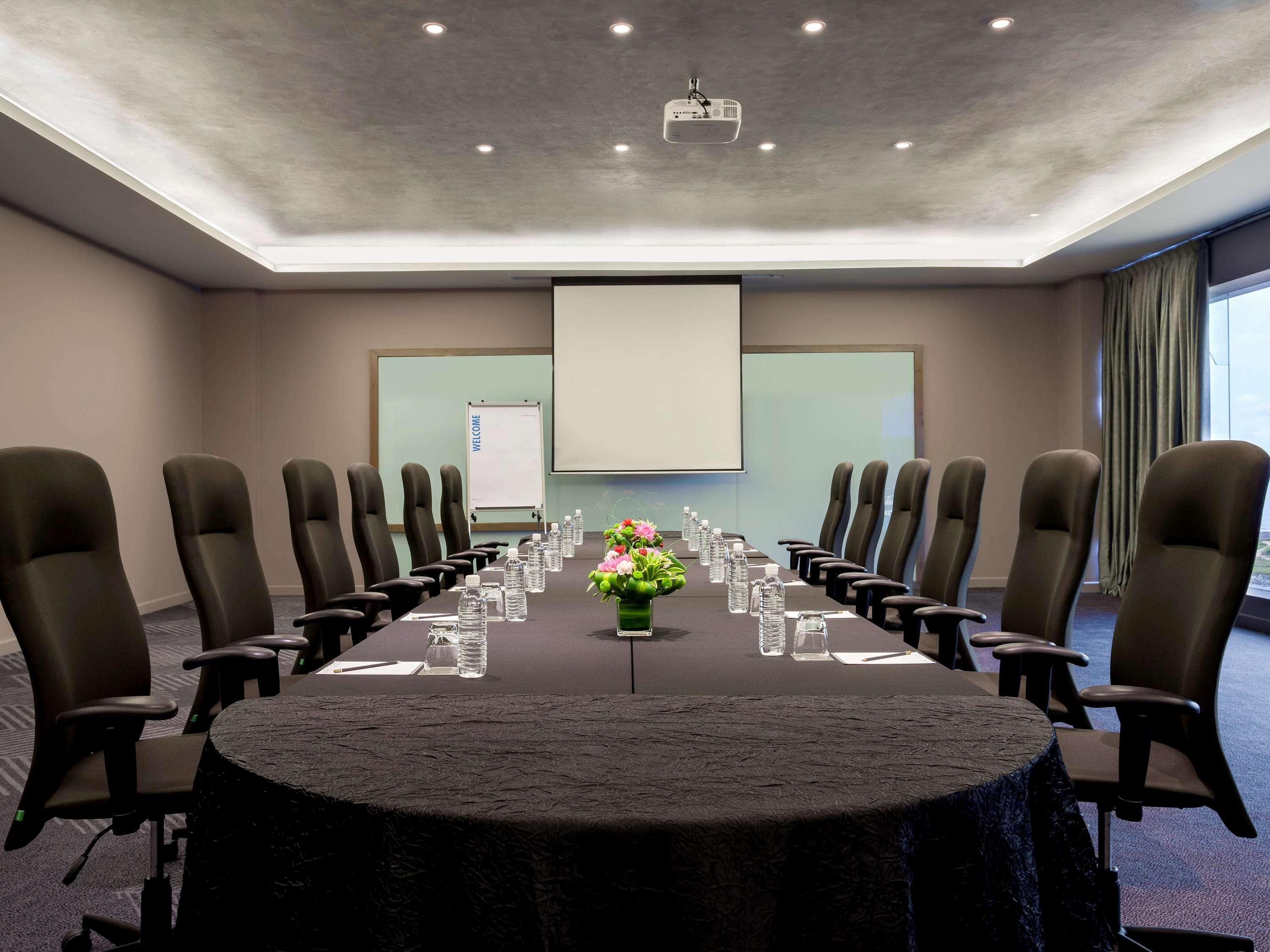 Pullman Miri Waterfront Hotel Exterior photo Meeting room