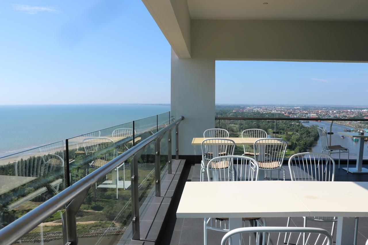 Pullman Miri Waterfront Hotel Exterior photo A balcony in Nha Trang, Vietnam
