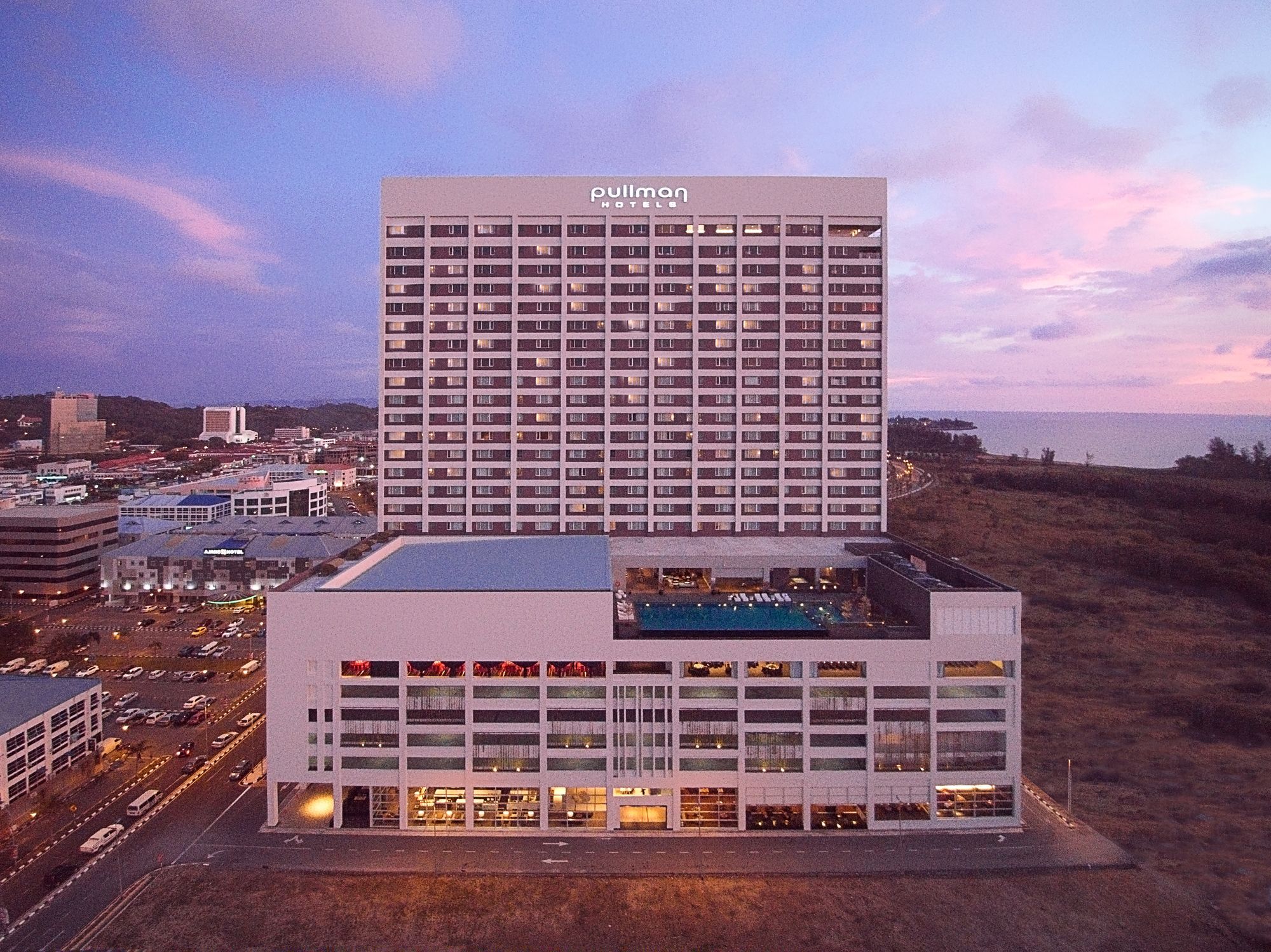 Pullman Miri Waterfront Hotel Exterior photo The hotel in 2015