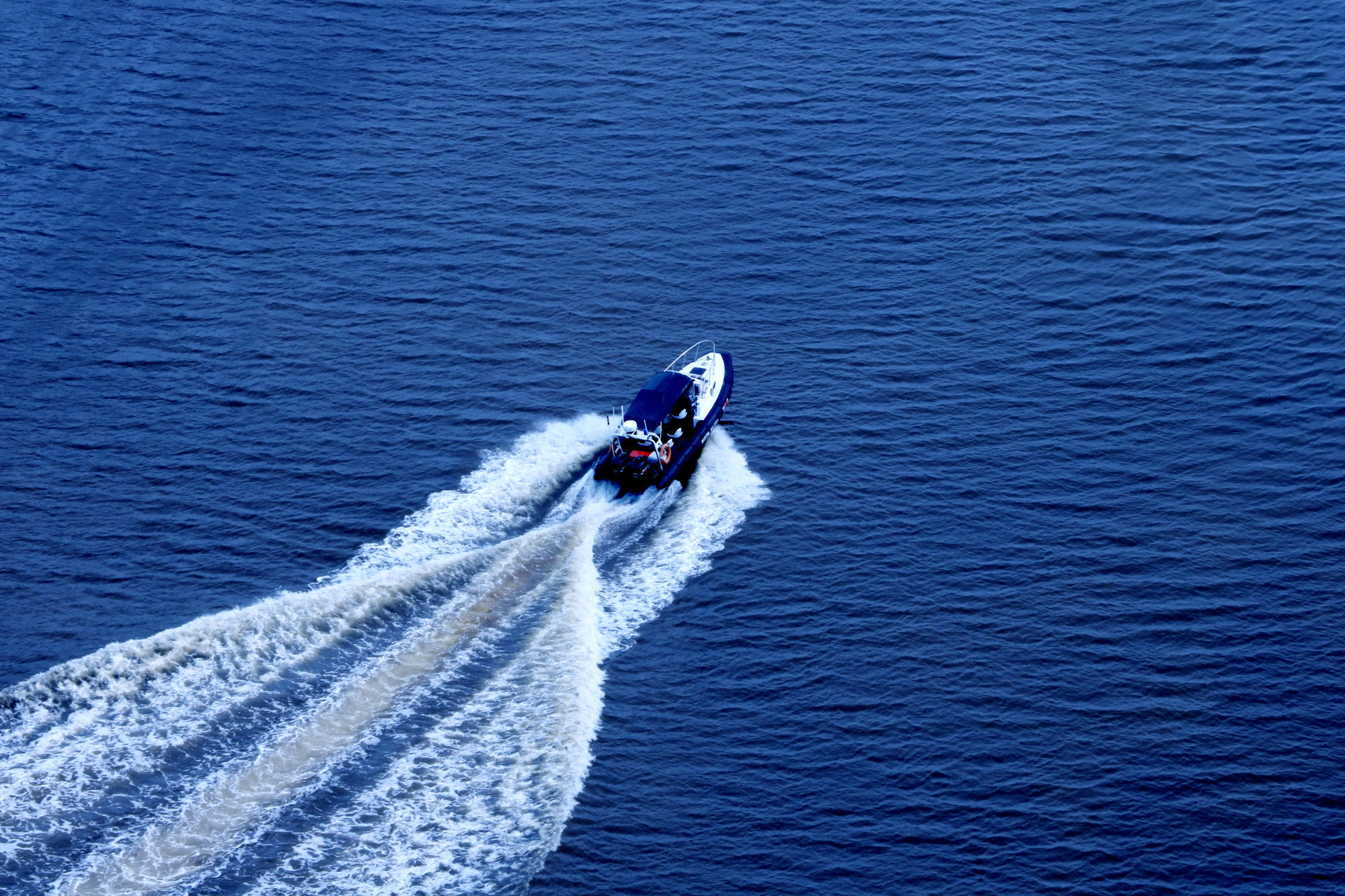 Pullman Miri Waterfront Hotel Exterior photo A speedboat