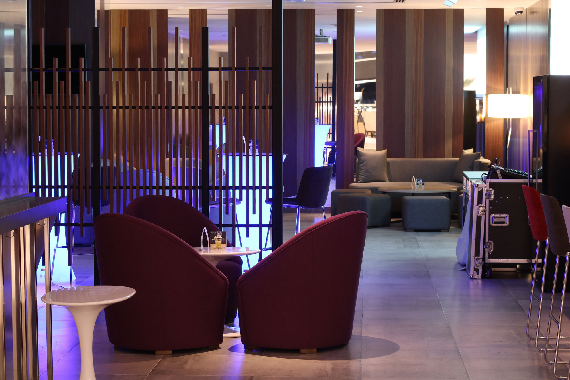 Pullman Miri Waterfront Hotel Exterior photo The lounge at the airport