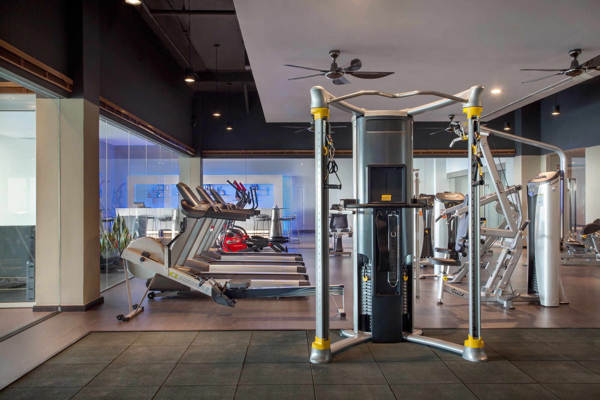 Pullman Miri Waterfront Hotel Exterior photo The gym at the hotel