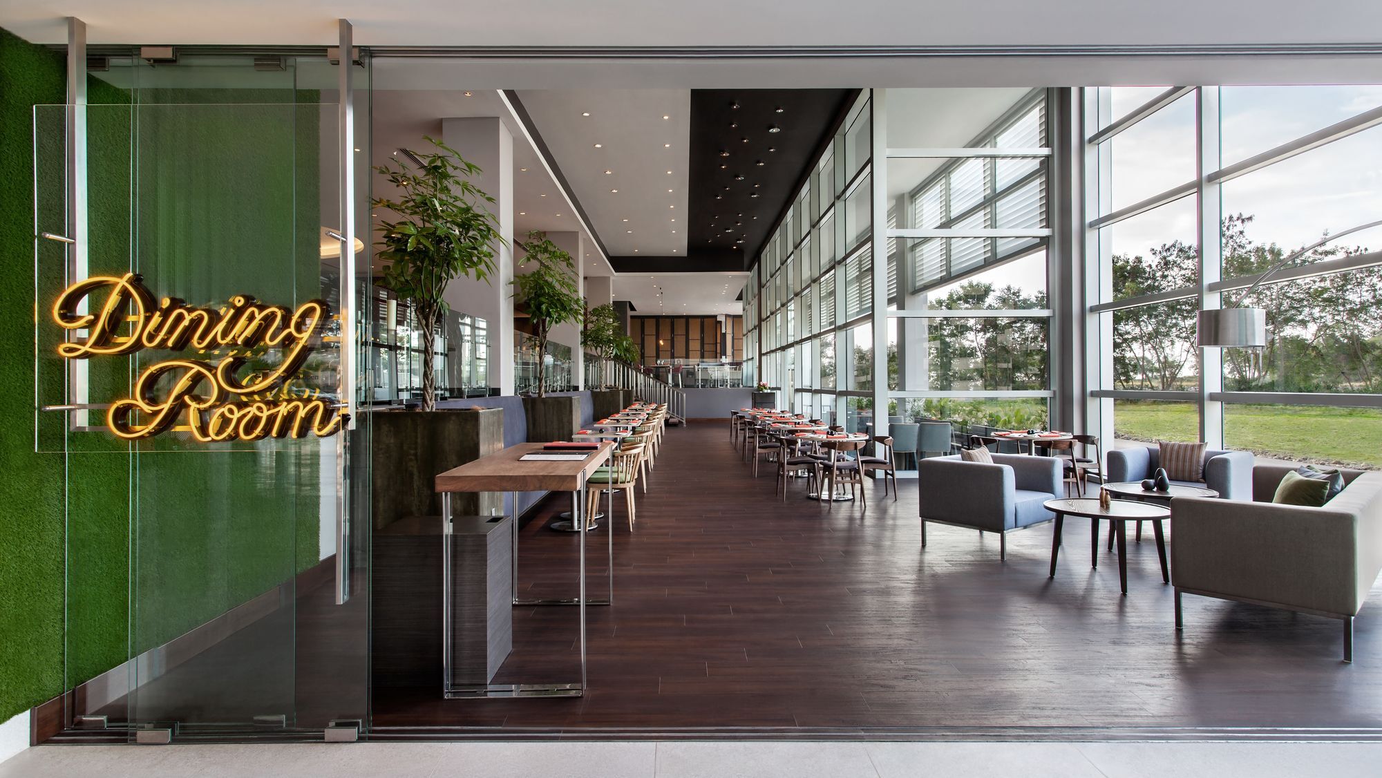 Pullman Miri Waterfront Hotel Exterior photo The Living Room