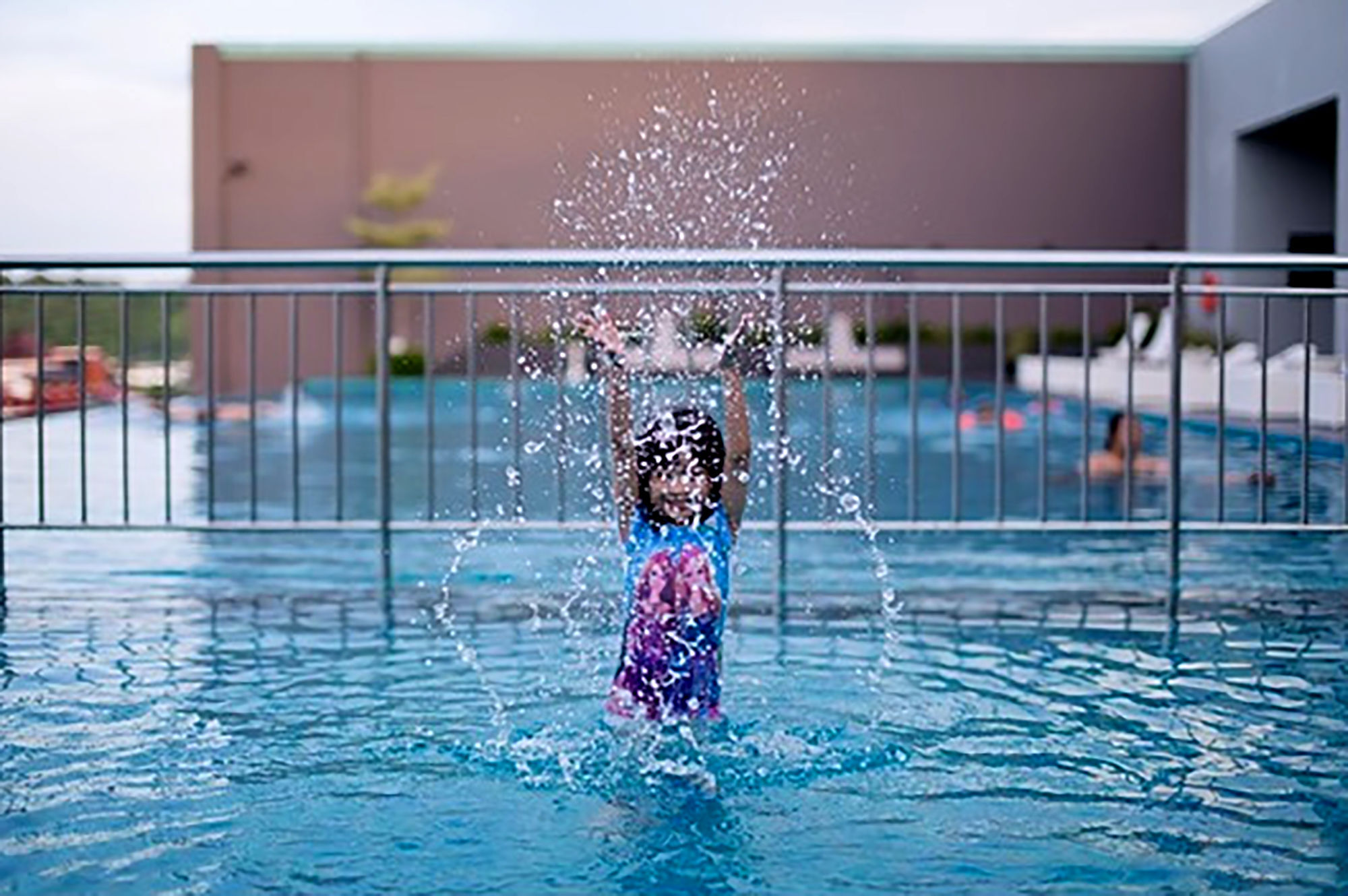 Pullman Miri Waterfront Hotel Exterior photo Swimming pool at the hotel