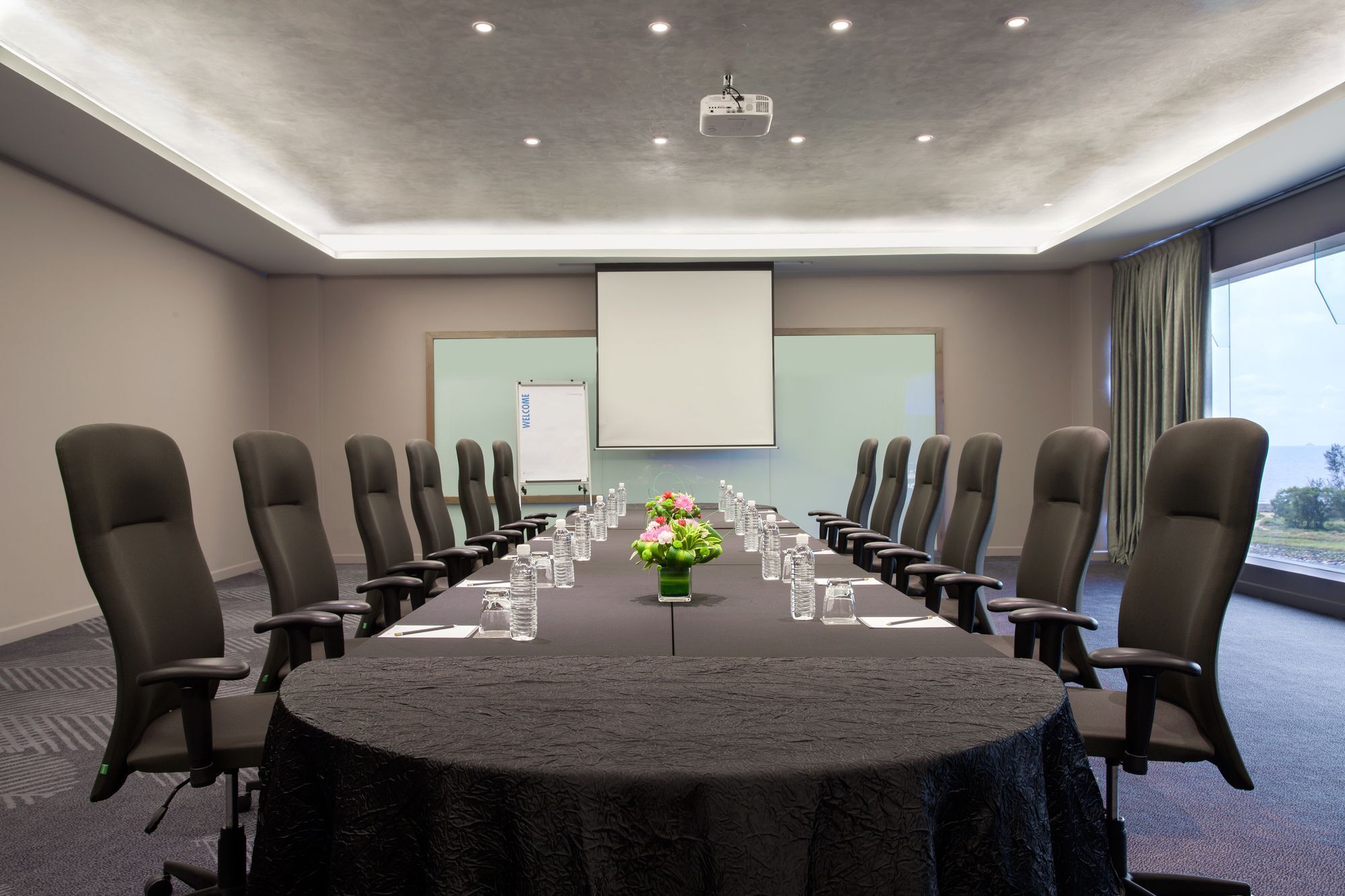 Pullman Miri Waterfront Hotel Exterior photo Meeting room