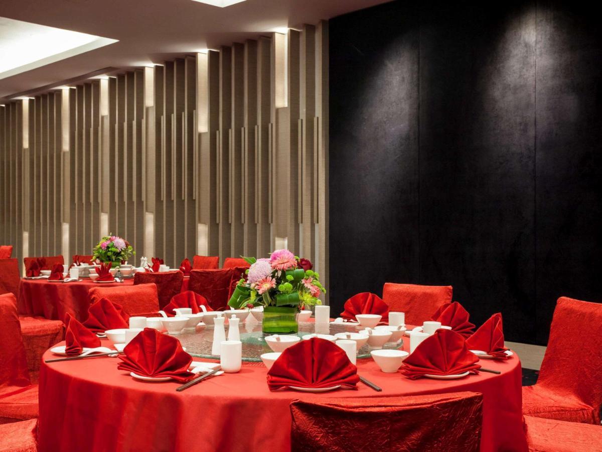 Pullman Miri Waterfront Hotel Exterior photo A banquet hall in a hotel